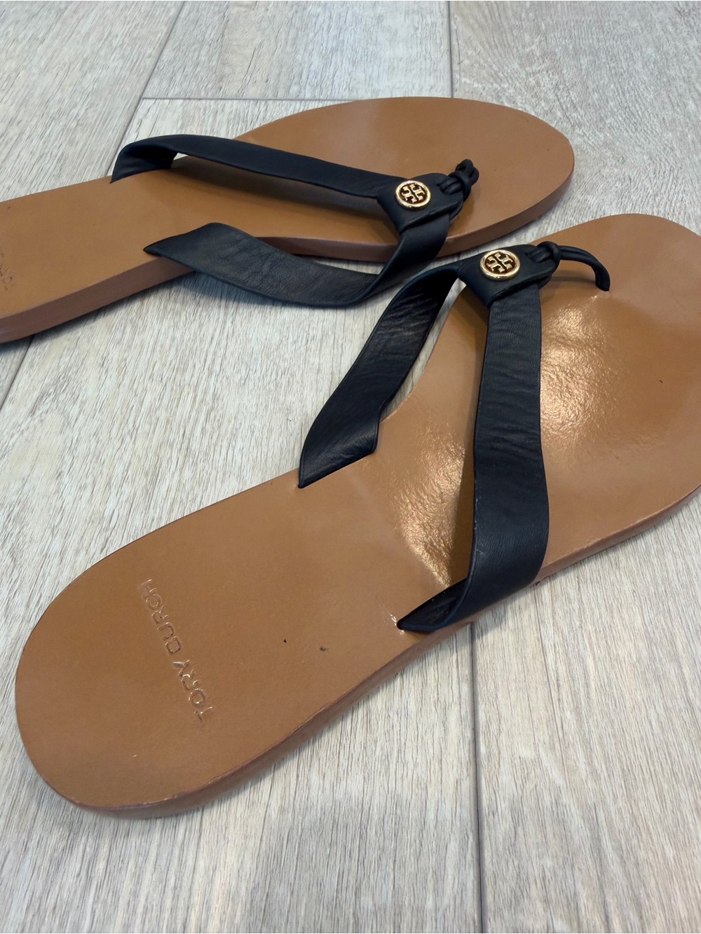 Tory Burch Black Leather Thong Sandals with Tan Footbed